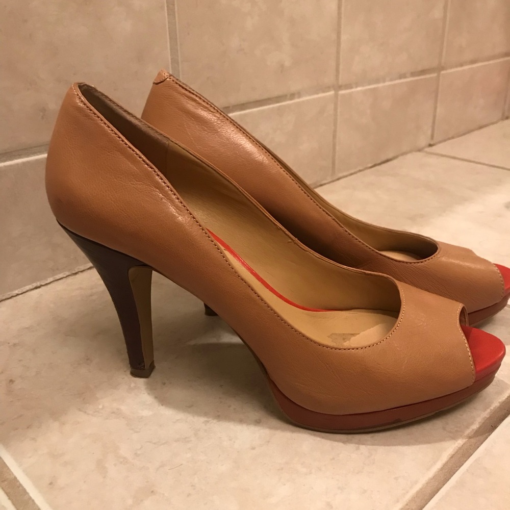 Nine West tan heels. Peep toe